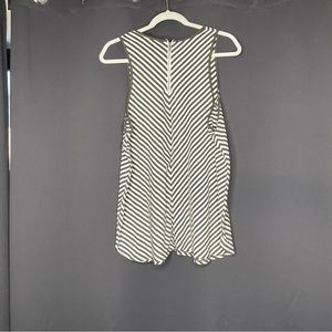 EUC Sleeveless top plus size